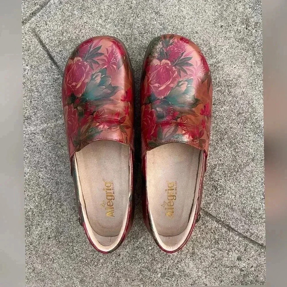 Alegria Keli
Southwestern
Romance Slip On Shoes - Picture 5 of 7